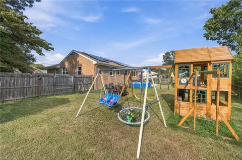 Exterior - 110 Southerland Dr, Hampton, VA 23669 photo 6 of 8