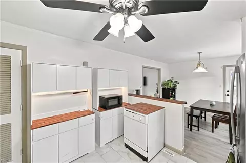 Kitchen - 110 Southerland Dr, Hampton, VA 23669 photo 3 of 4