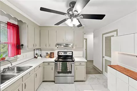 Kitchen - 110 Southerland Dr, Hampton, VA 23669 photo 4 of 4
