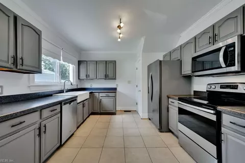 Kitchen - 114 Braddock Rd, Hampton, VA 23661 photo 3 of 5