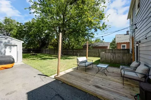Exterior - 114 Braddock Rd, Hampton, VA 23661 photo 7 of 11