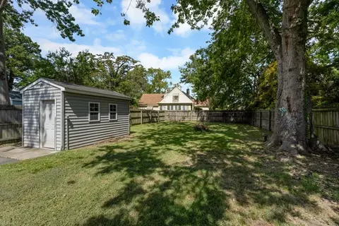 Exterior - 114 Braddock Rd, Hampton, VA 23661 photo 10 of 11