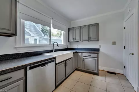 Kitchen - 114 Braddock Rd, Hampton, VA 23661 photo 2 of 5