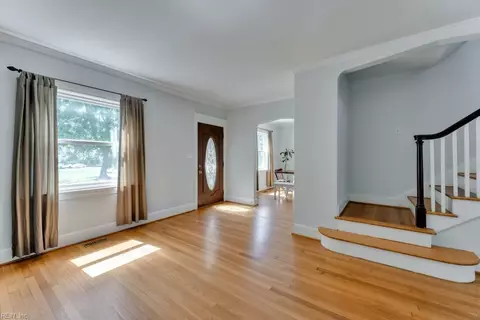 Living - 114 Braddock Rd, Hampton, VA 23661 photo 1 of 4