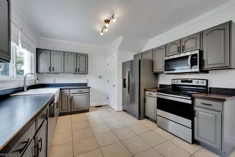 Kitchen - 114 Braddock Rd, Hampton, VA 23661 photo 4 of 5