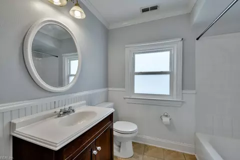 Bath - 114 Braddock Rd, Hampton, VA 23661 photo 3 of 3