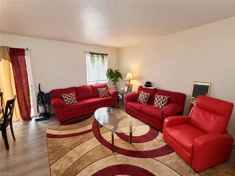 6524 Pasteur Ct, Norfolk, VA 23513 photo 2