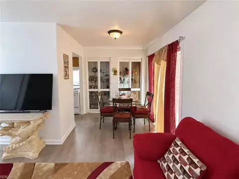 6524 Pasteur Ct, Norfolk, VA 23513 photo 3
