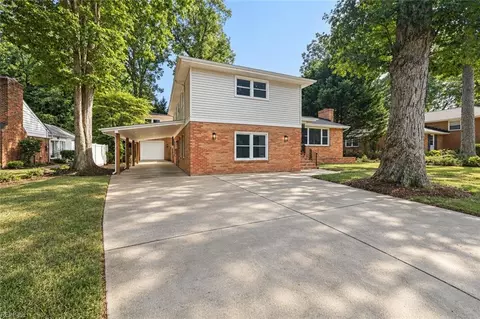 537 Hallmark Dr, Newport News, VA 23606