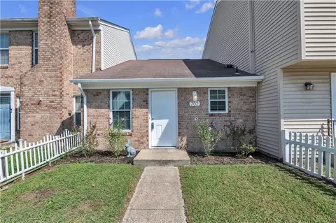 702 Wolftrap Ln, Virginia Beach, VA 23462