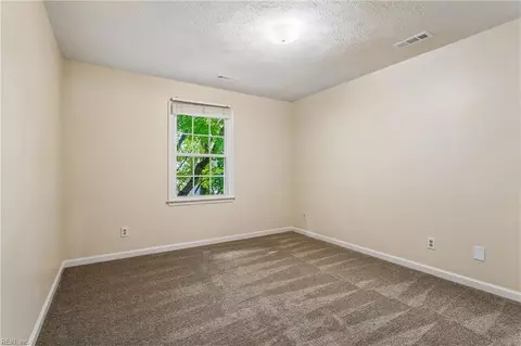 Bedroom - 15 Ruth Cir, Hampton, VA 23666 photo 3 of 8