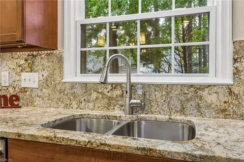 Kitchen - 15 Ruth Cir, Hampton, VA 23666 photo 5 of 6