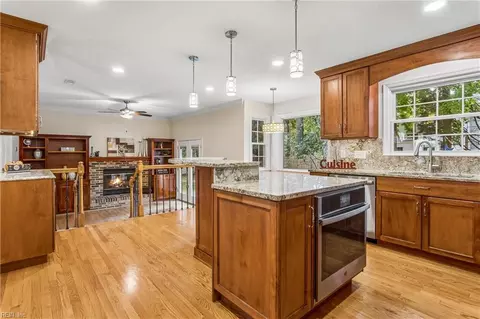 Kitchen - 15 Ruth Cir, Hampton, VA 23666 photo 1 of 6