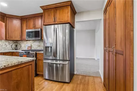 Kitchen - 15 Ruth Cir, Hampton, VA 23666 photo 2 of 6