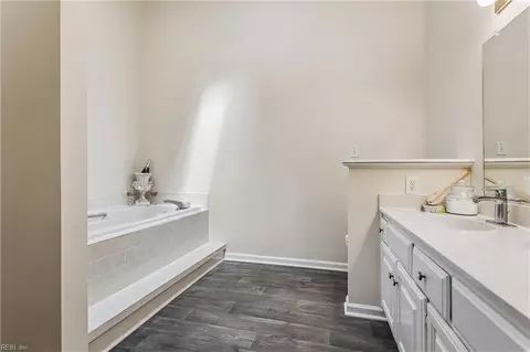 Bath - 15 Ruth Cir, Hampton, VA 23666 photo 6 of 6