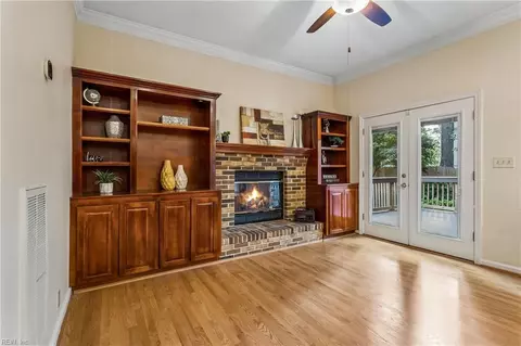 Living - 15 Ruth Cir, Hampton, VA 23666 photo 5 of 6