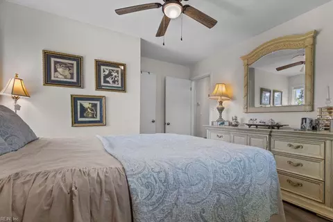 Bedroom - 127 Beechwood Dr, Suffolk, VA 23434 photo 4 of 5