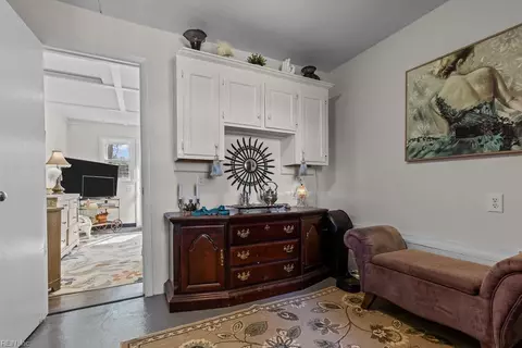 Entry Way - 127 Beechwood Dr, Suffolk, VA 23434 photo 2 of 2