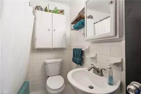 Bath - 318 E Gilpin Ave, Norfolk, VA 23503 photo 2 of 2