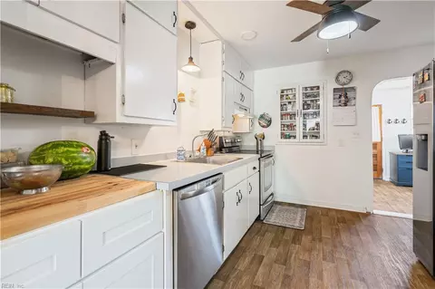 Kitchen - 318 E Gilpin Ave, Norfolk, VA 23503 photo 3 of 5