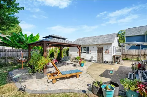 Exterior - 318 E Gilpin Ave, Norfolk, VA 23503 photo 6 of 10