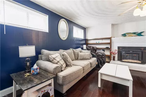Living - 318 E Gilpin Ave, Norfolk, VA 23503 photo 1 of 2