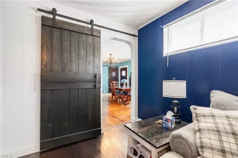 Entry Way - 318 E Gilpin Ave, Norfolk, VA 23503 photo 2 of 2
