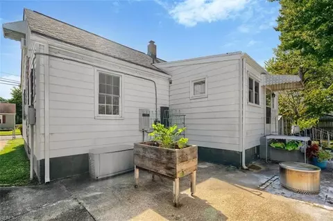 Exterior - 318 E Gilpin Ave, Norfolk, VA 23503 photo 7 of 10
