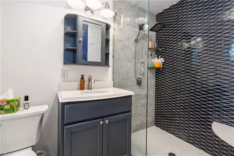 Bath - 318 E Gilpin Ave, Norfolk, VA 23503 photo 1 of 2