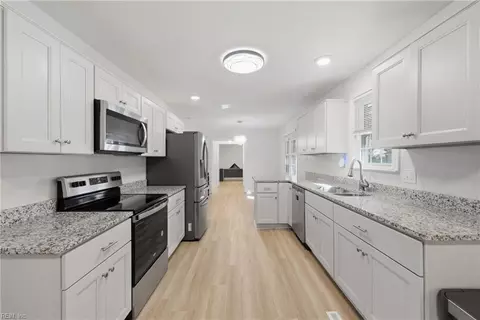 3249 Deer Park Dr, Virginia Beach, VA 23452