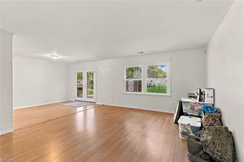 Living - 527 Stockton St, Hampton, VA 23669 photo 5 of 5