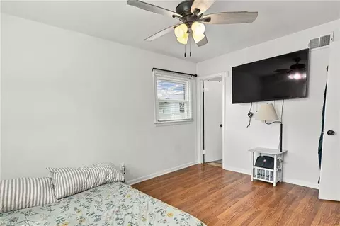 Bedroom - 527 Stockton St, Hampton, VA 23669 photo 6 of 8