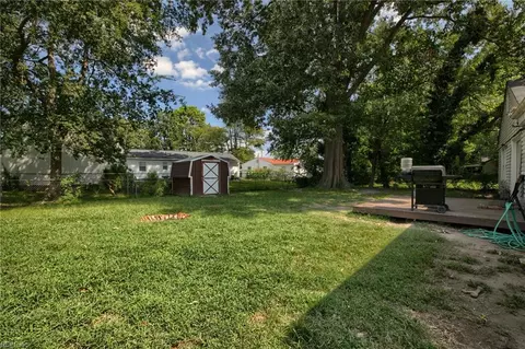 Exterior - 527 Stockton St, Hampton, VA 23669 photo 4 of 5