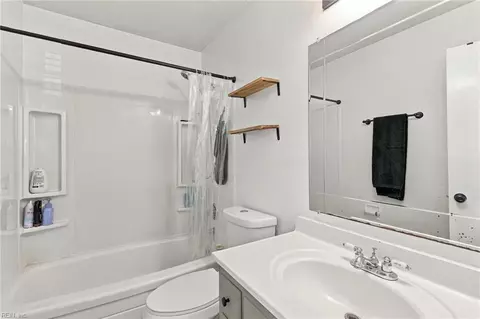 Bath - 527 Stockton St, Hampton, VA 23669 photo 2 of 2