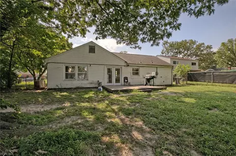 Exterior - 527 Stockton St, Hampton, VA 23669 photo 2 of 5