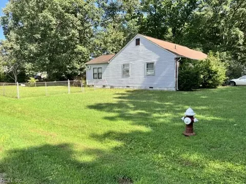 201 Cheadle Loop Rd, Seaford, VA 23696 photo 3