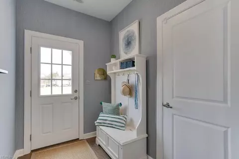Entry Way - 5004 Cape May Loop, Chesapeake, VA 23321 photo 6 of 6