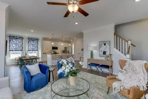 Entry Way - 5004 Cape May Loop, Chesapeake, VA 23321 photo 4 of 6