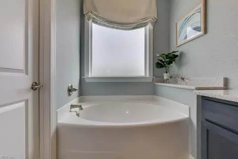 Bath - 5004 Cape May Loop, Chesapeake, VA 23321 photo 4 of 5