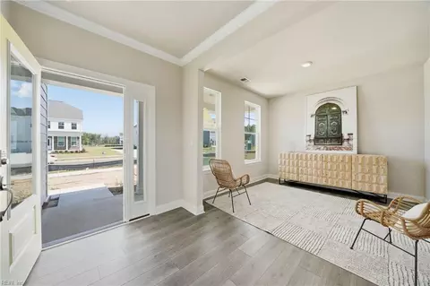 Entry Way - 305 Riverview Rd, Chesapeake, VA 23322 photo 2 of 7