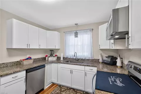 Kitchen - 10 Rendon Dr, Hampton, VA 23666 photo 1 of 2