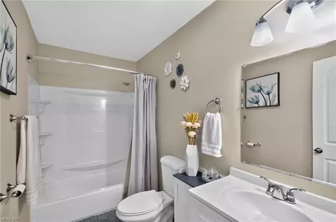 Bath - 10 Rendon Dr, Hampton, VA 23666 photo 1 of 3
