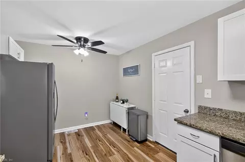 Entry Way - 10 Rendon Dr, Hampton, VA 23666 photo 3 of 3