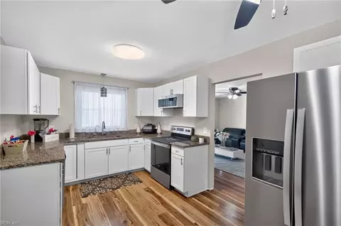 Kitchen - 10 Rendon Dr, Hampton, VA 23666 photo 2 of 2