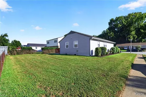 Exterior - 10 Rendon Dr, Hampton, VA 23666 photo 2 of 3