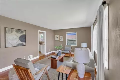 Living - 916 Redstart Ave, Chesapeake, VA 23324 photo 3 of 3
