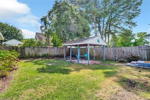 Exterior - 916 Redstart Ave, Chesapeake, VA 23324 photo 3 of 4