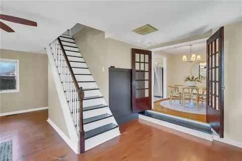 Entry Way - 916 Redstart Ave, Chesapeake, VA 23324 photo 2 of 4