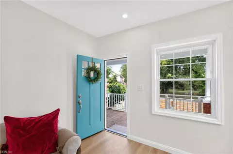 Entry Way - 515 Darnaby Ave, Hampton, VA 23661 photo 1 of 8