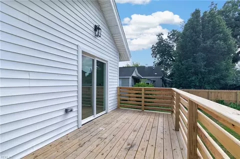 Exterior - 515 Darnaby Ave, Hampton, VA 23661 photo 3 of 5